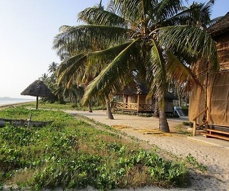 Barry'S Beach Resort Mkwaja ภายนอก รูปภาพ