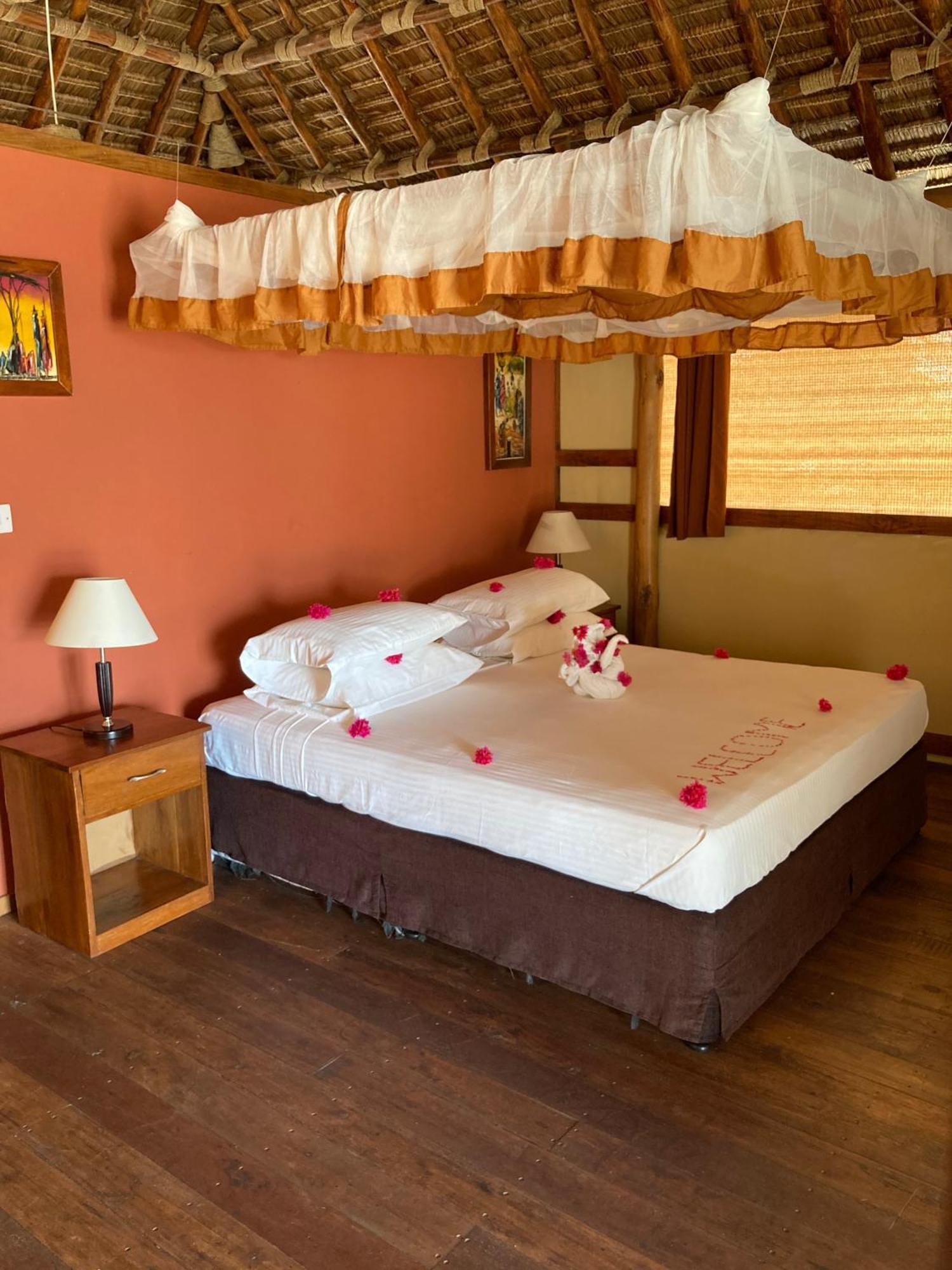 Barry'S Beach Resort Mkwaja ภายนอก รูปภาพ