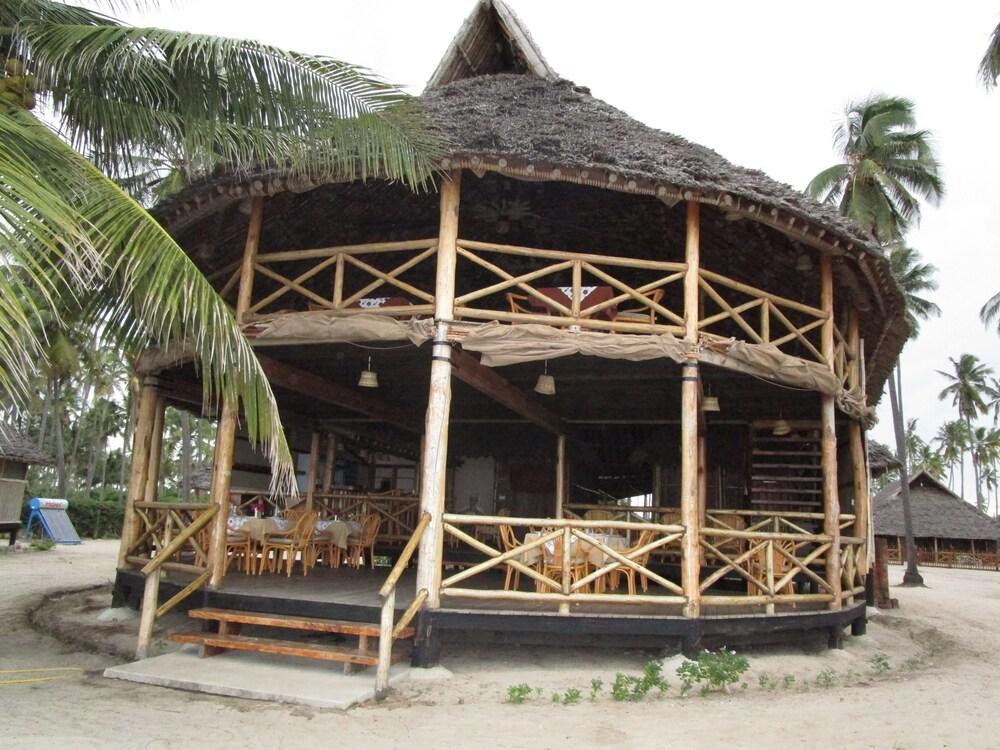 Barry'S Beach Resort Mkwaja ภายนอก รูปภาพ