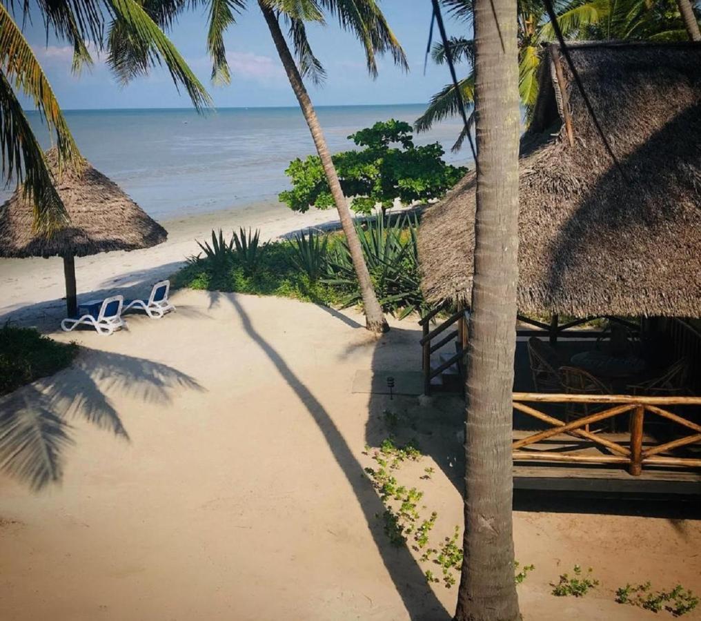 Barry'S Beach Resort Mkwaja ภายนอก รูปภาพ