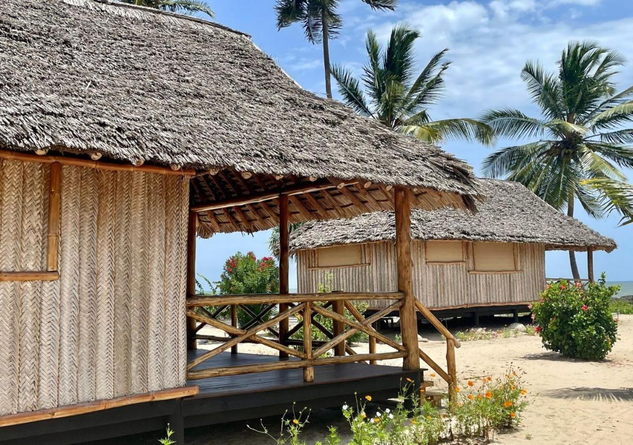 Barry'S Beach Resort Mkwaja ภายนอก รูปภาพ