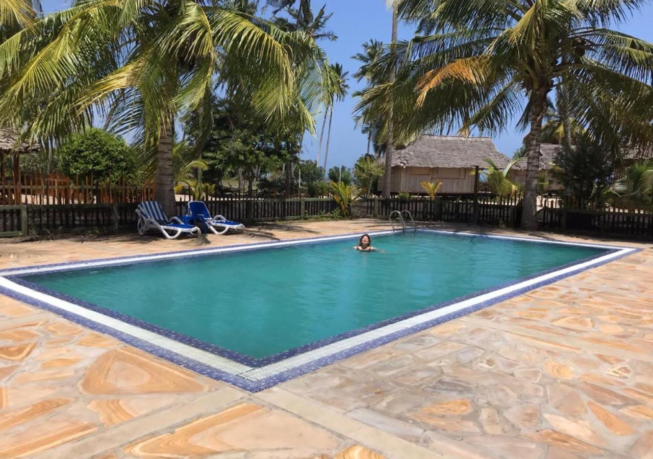 Barry'S Beach Resort Mkwaja ภายนอก รูปภาพ