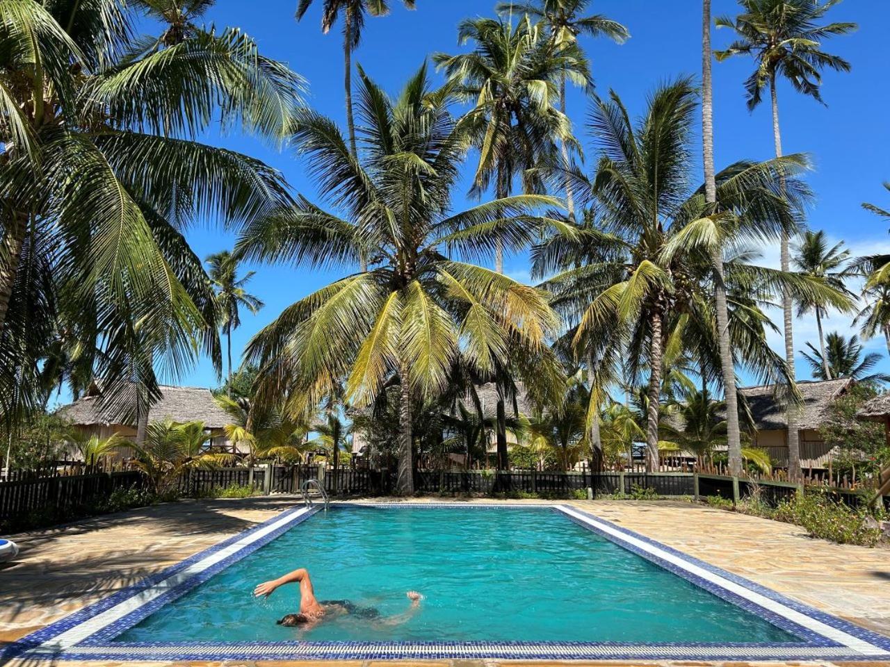 Barry'S Beach Resort Mkwaja ภายนอก รูปภาพ