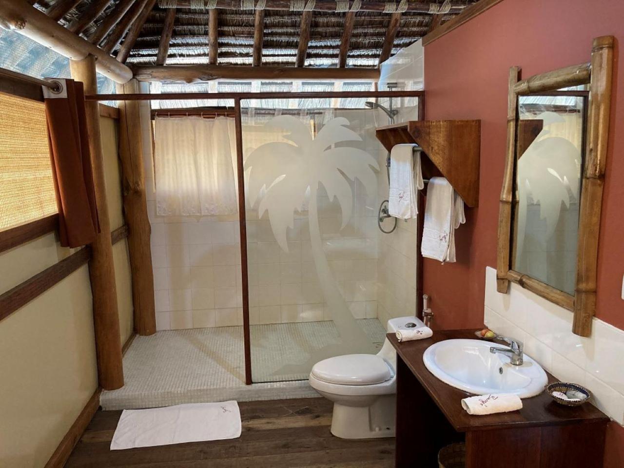 Barry'S Beach Resort Mkwaja ภายนอก รูปภาพ