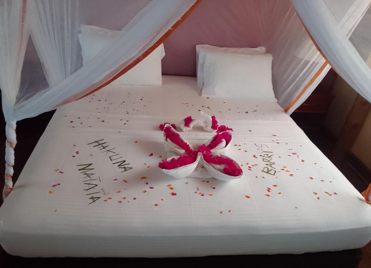 Barry'S Beach Resort Mkwaja ภายนอก รูปภาพ