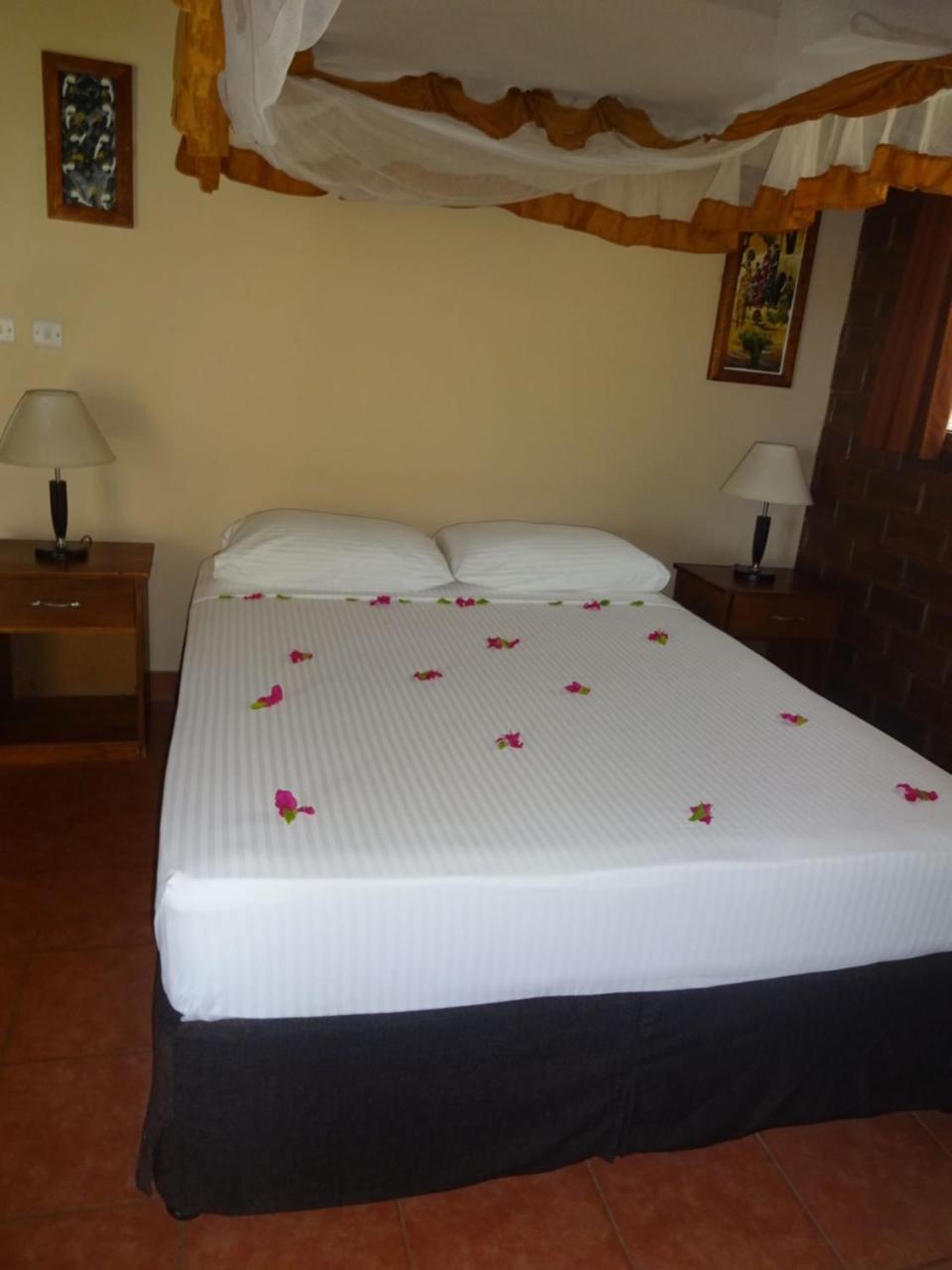 Barry'S Beach Resort Mkwaja ภายนอก รูปภาพ
