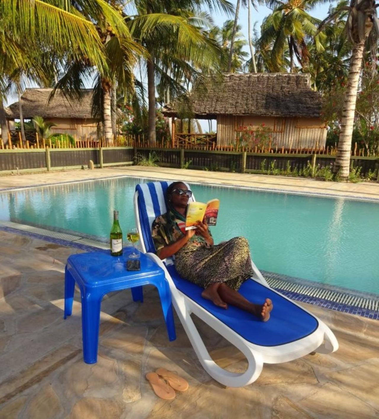Barry'S Beach Resort Mkwaja ภายนอก รูปภาพ