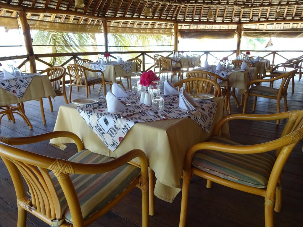 Barry'S Beach Resort Mkwaja ภายนอก รูปภาพ