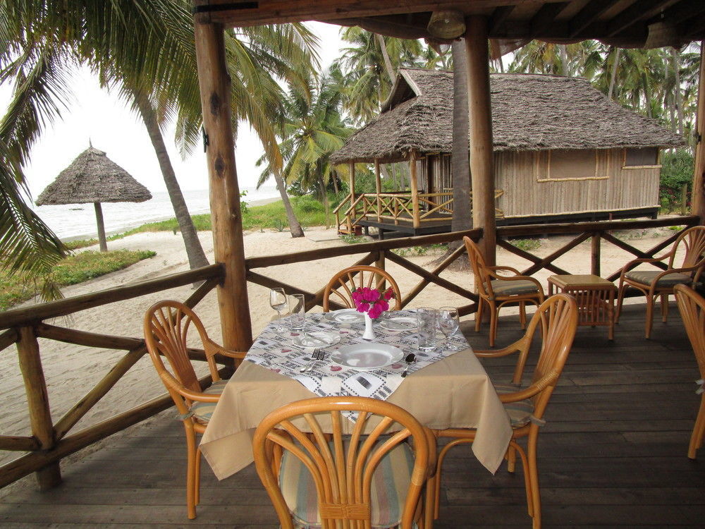 Barry'S Beach Resort Mkwaja ภายนอก รูปภาพ
