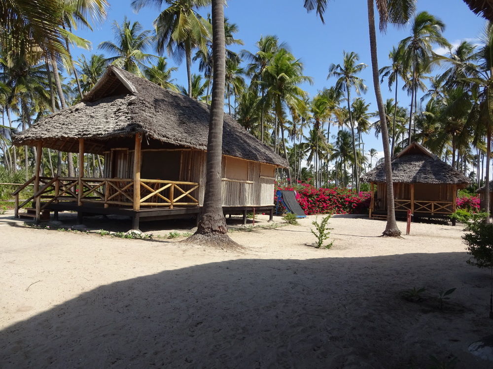 Barry'S Beach Resort Mkwaja ภายนอก รูปภาพ