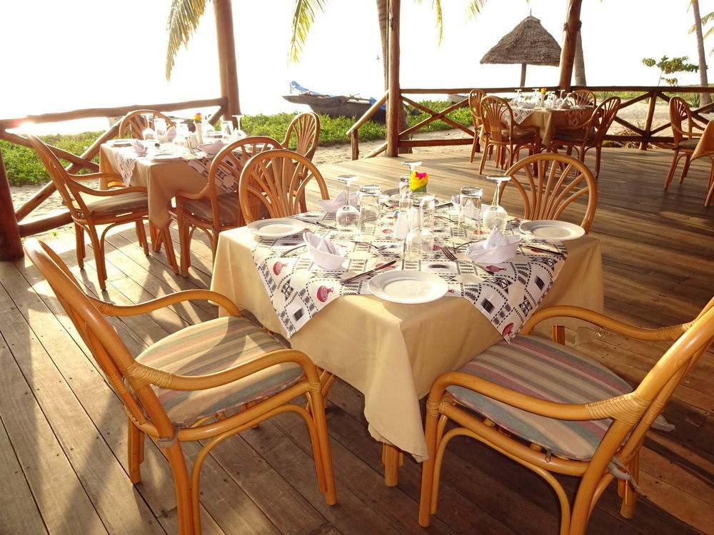 Barry'S Beach Resort Mkwaja ภายนอก รูปภาพ